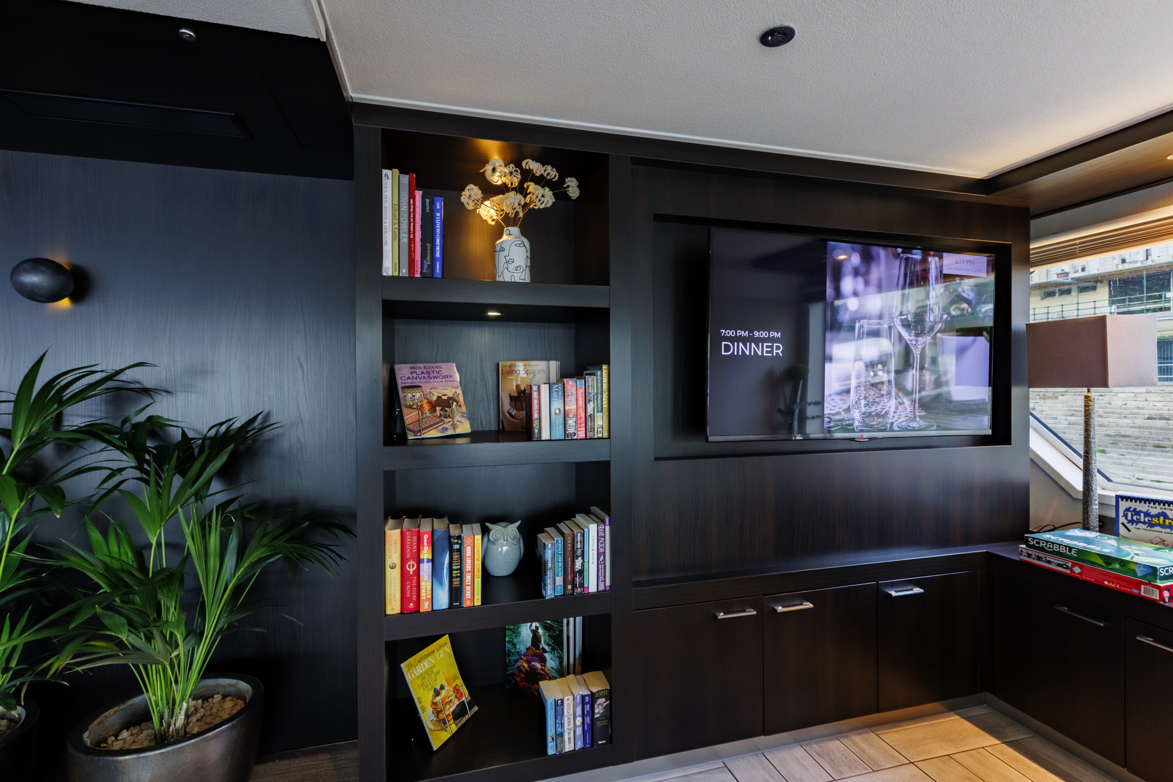Avalon Illumination - Club Lounge